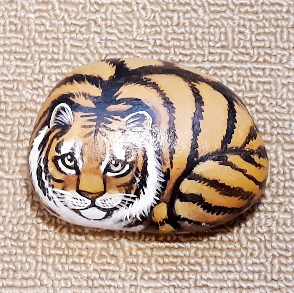 Hand Painted Tiger on Rock Signed by Artist / 3" Decorated Rock Art - Picture 10 of 12